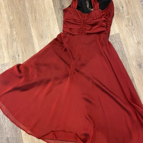 Red dress perfect for the holidays. - Picture 3 of 9